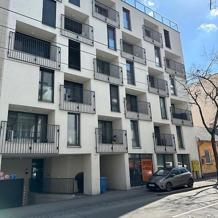 Mickey Apartment Old Town Братислава Екстериор снимка