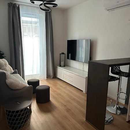 Mickey Apartment Old Town Братислава Екстериор снимка