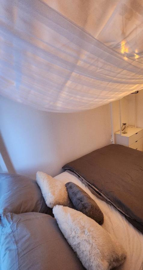Mickey Apartment Old Town Братислава Екстериор снимка