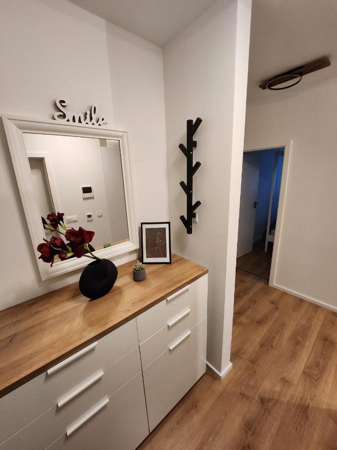 Mickey Apartment Old Town Братислава Екстериор снимка