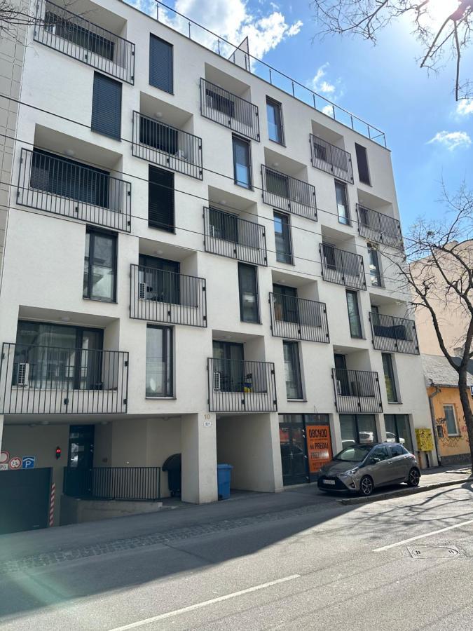Mickey Apartment Old Town Братислава Екстериор снимка