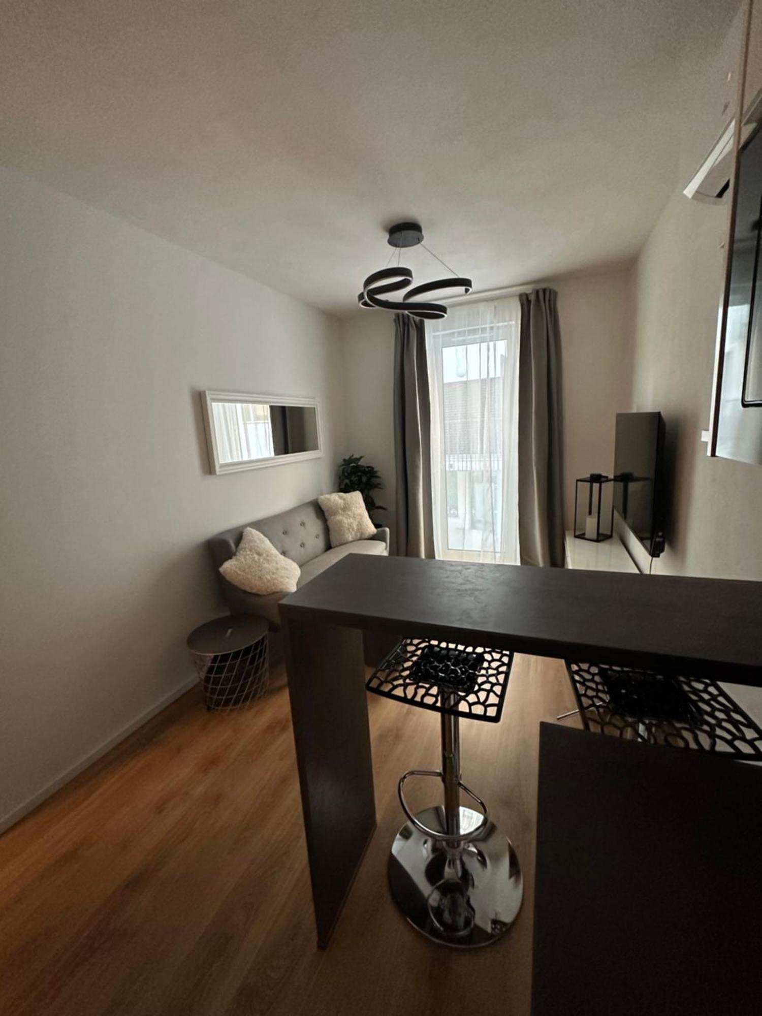Mickey Apartment Old Town Братислава Екстериор снимка